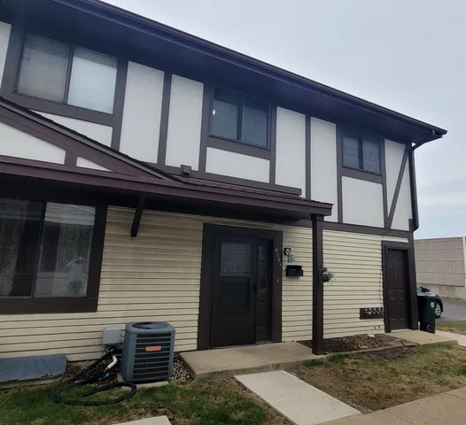 $199,999 | 6084 Fremont Drive, Unit 6084, Hanover Park, IL 60133