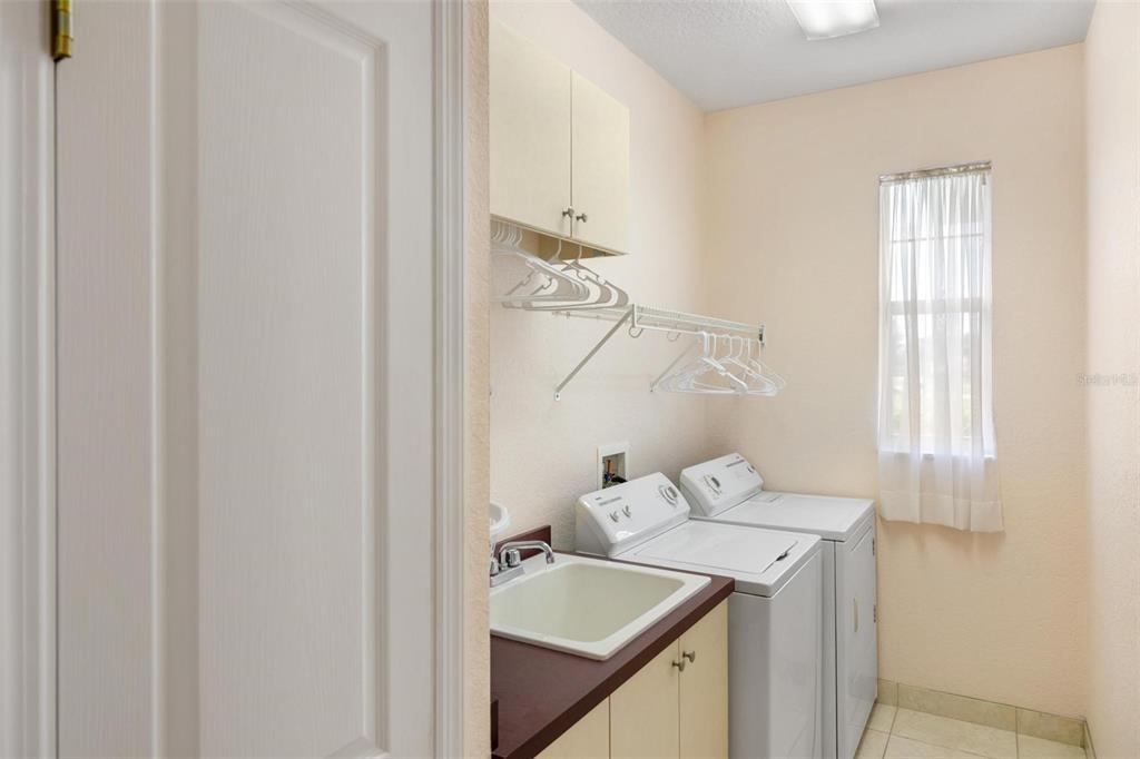 8069 Southwest Aviary Road Arcadia, FL 34269 - Photo 41 of 60 a utility room with dryer and washer