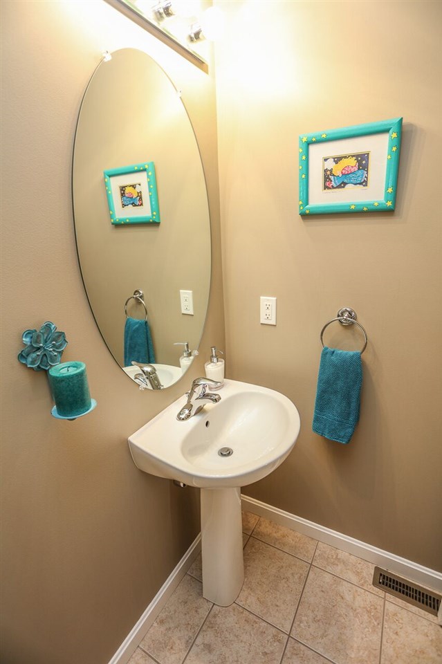 83 Hackett Hill Road Manchester, NH 03102 - Photo 14 of 33