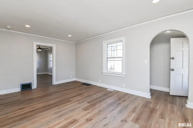 $104,900 | 1229 South 8th Street, Pekin, IL 61554