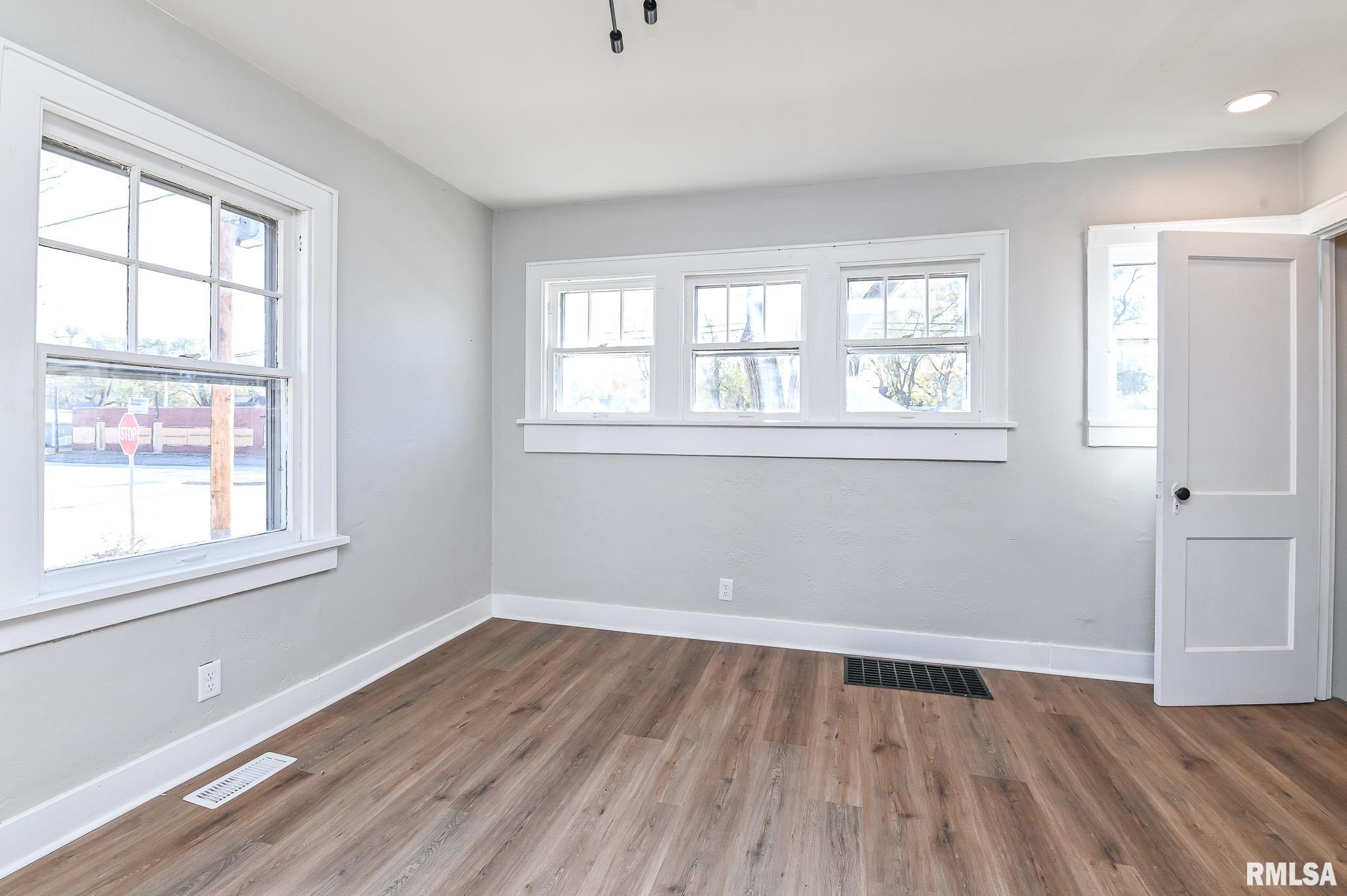 1229 South 8th Street Pekin, IL 61554 - Photo 12 of 23