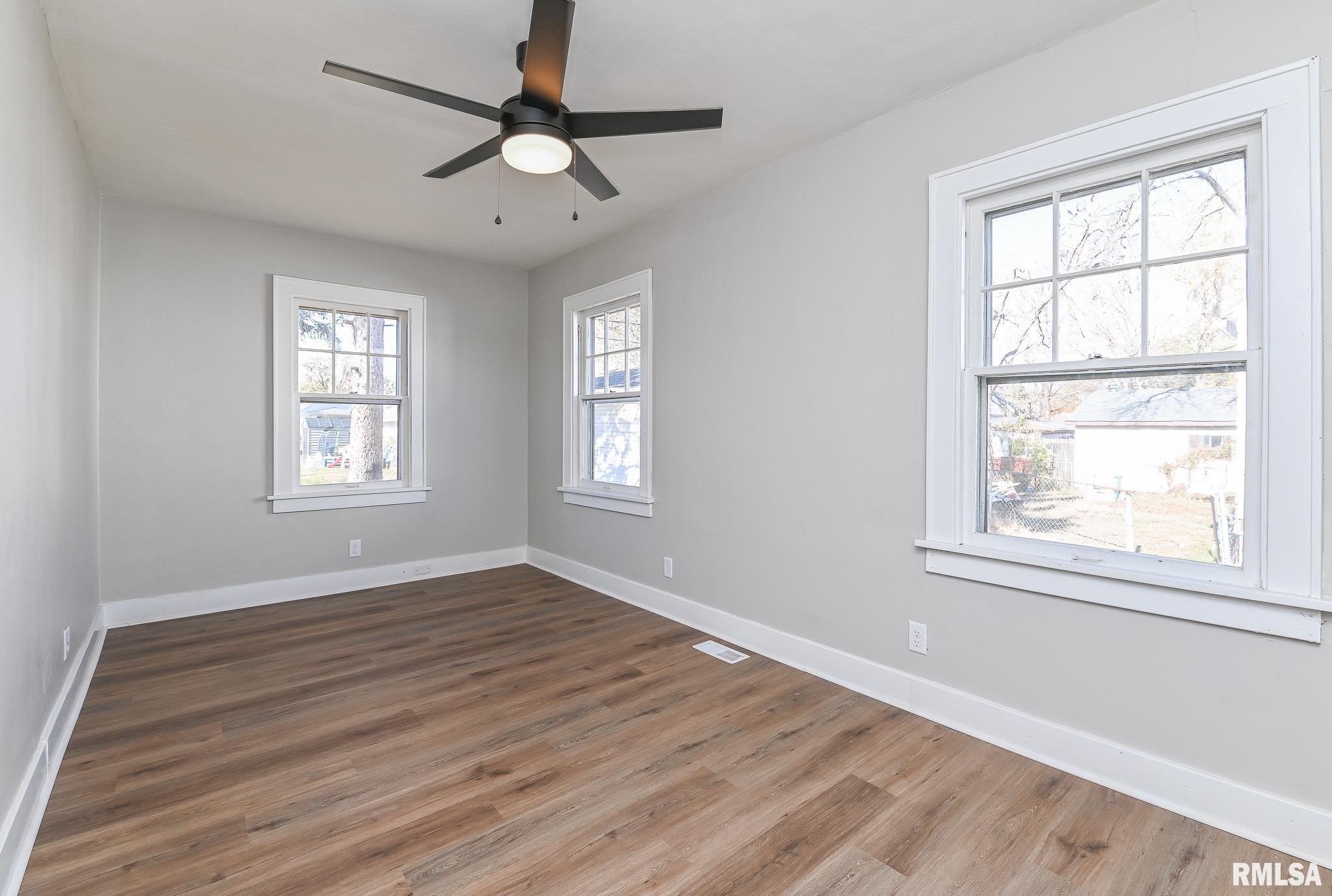 1229 South 8th Street Pekin, IL 61554 - Photo 17 of 23