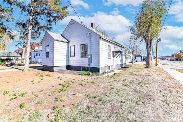 $104,900 | 1229 South 8th Street, Pekin, IL 61554