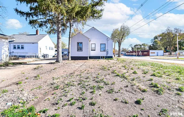 $104,900 | 1229 South 8th Street, Pekin, IL 61554