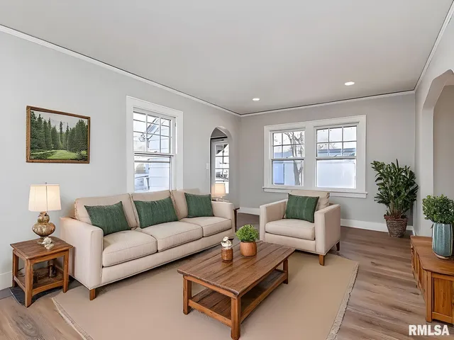 $104,900 | 1229 South 8th Street, Pekin, IL 61554