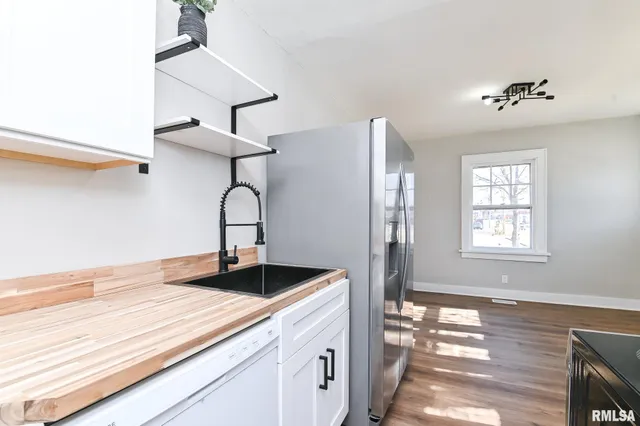 $104,900 | 1229 South 8th Street, Pekin, IL 61554