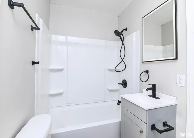 $104,900 | 1229 South 8th Street, Pekin, IL 61554