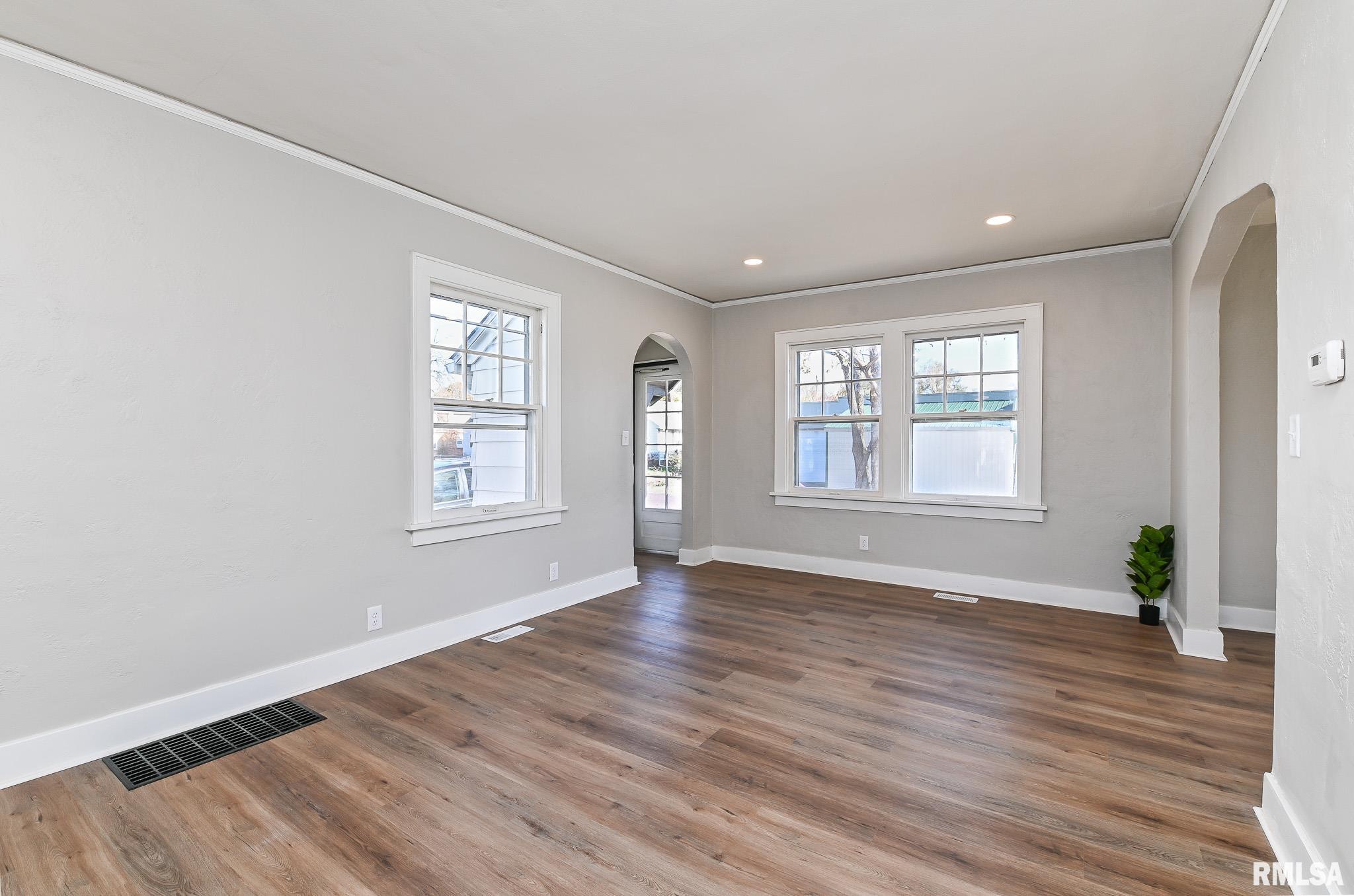 1229 South 8th Street Pekin, IL 61554 - Photo 5 of 23