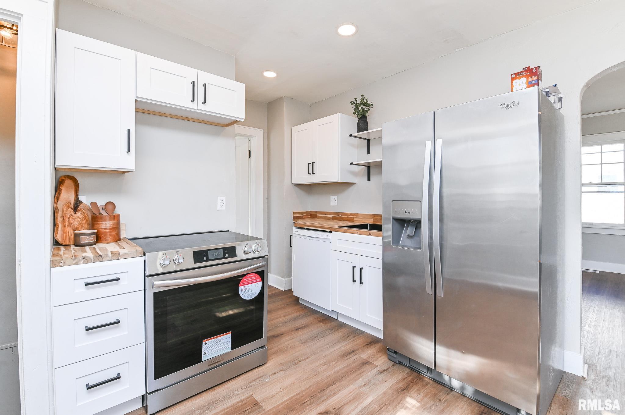 1229 South 8th Street Pekin, IL 61554 - Photo 6 of 23