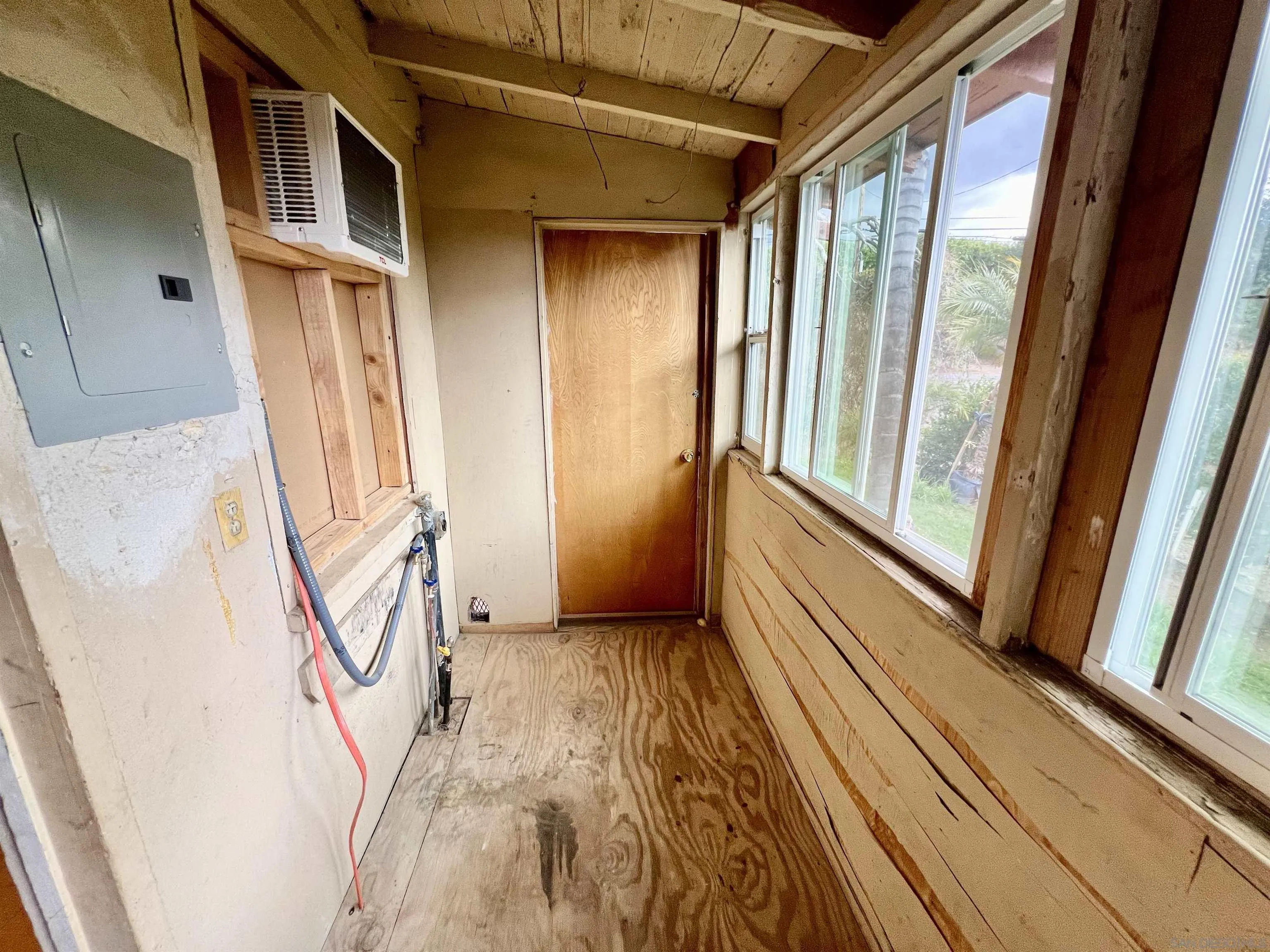 32500 Rincon Ranch Road Pauma Valley, CA 92061 - Photo 13 of 19 a view of an entryway with a floor
