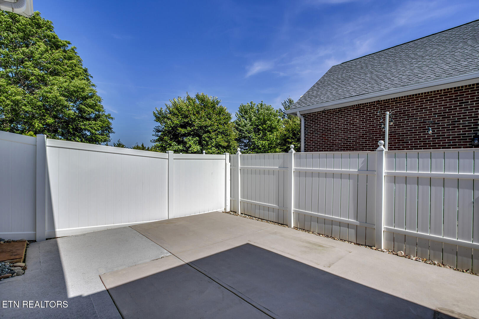 107 Liberty Court Oak Ridge, TN 37830 - Photo 29 of 32 29_LibertyCourt_105_Patio01