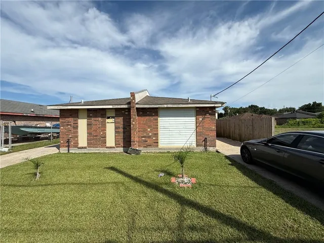 $1,400 | 2925 Daniel Drive, Violet, LA 70092