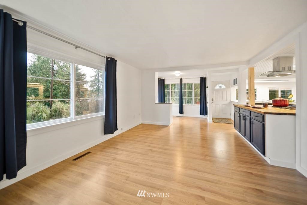 2737 Rocky Point Road Northwest Bremerton, WA 98312 - Photo 11 of 32 Gallery Image 11