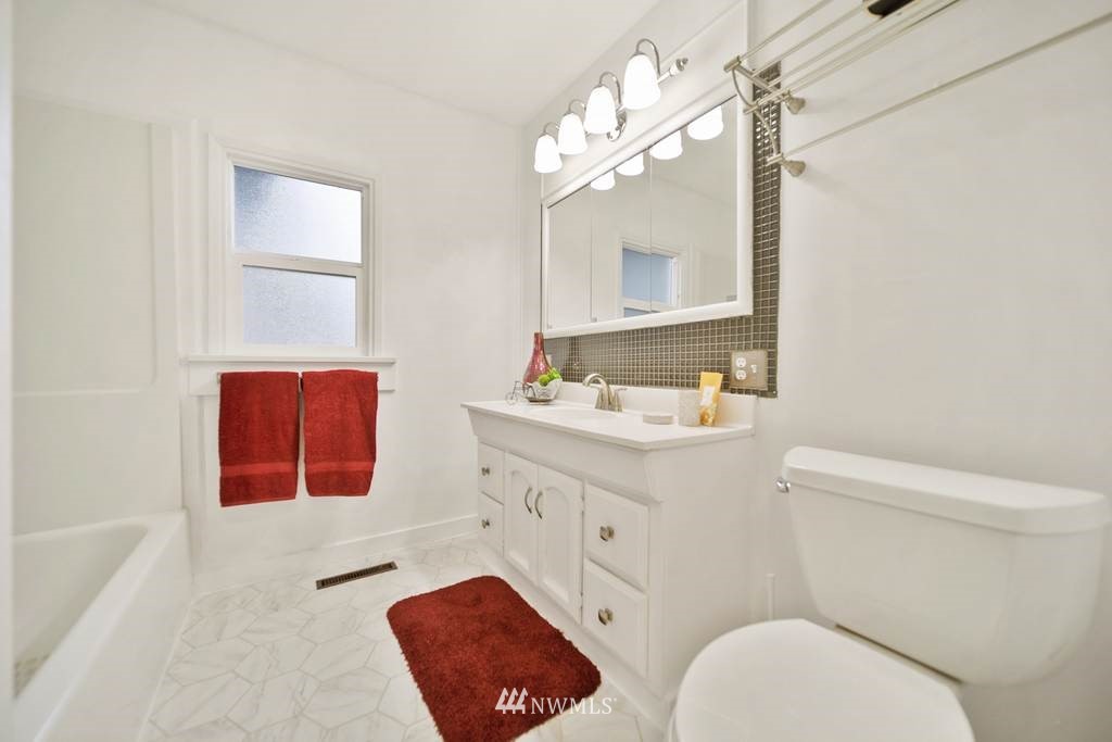2737 Rocky Point Road Northwest Bremerton, WA 98312 - Photo 19 of 32 Gallery Image 19