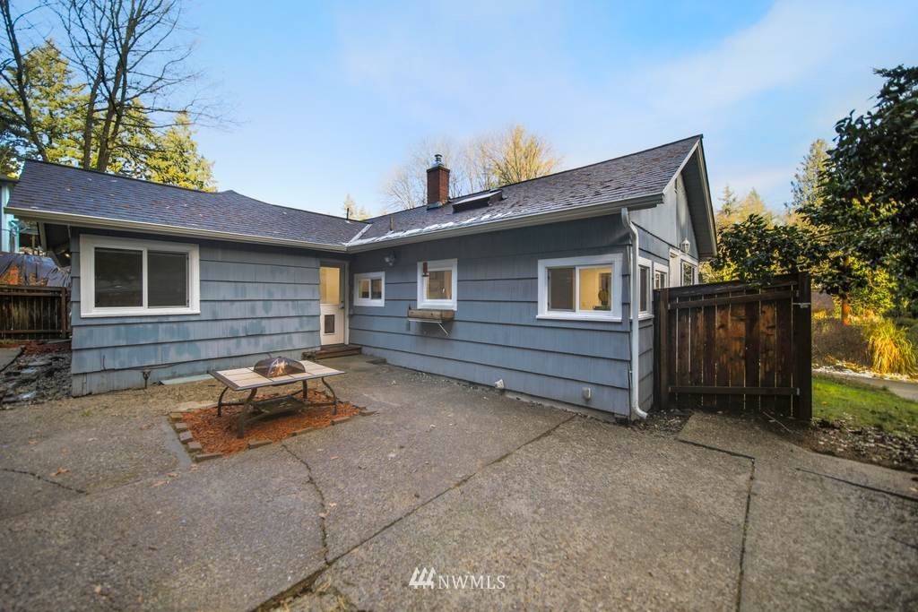 2737 Rocky Point Road Northwest Bremerton, WA 98312 - Photo 2 of 32 Gallery Image 2