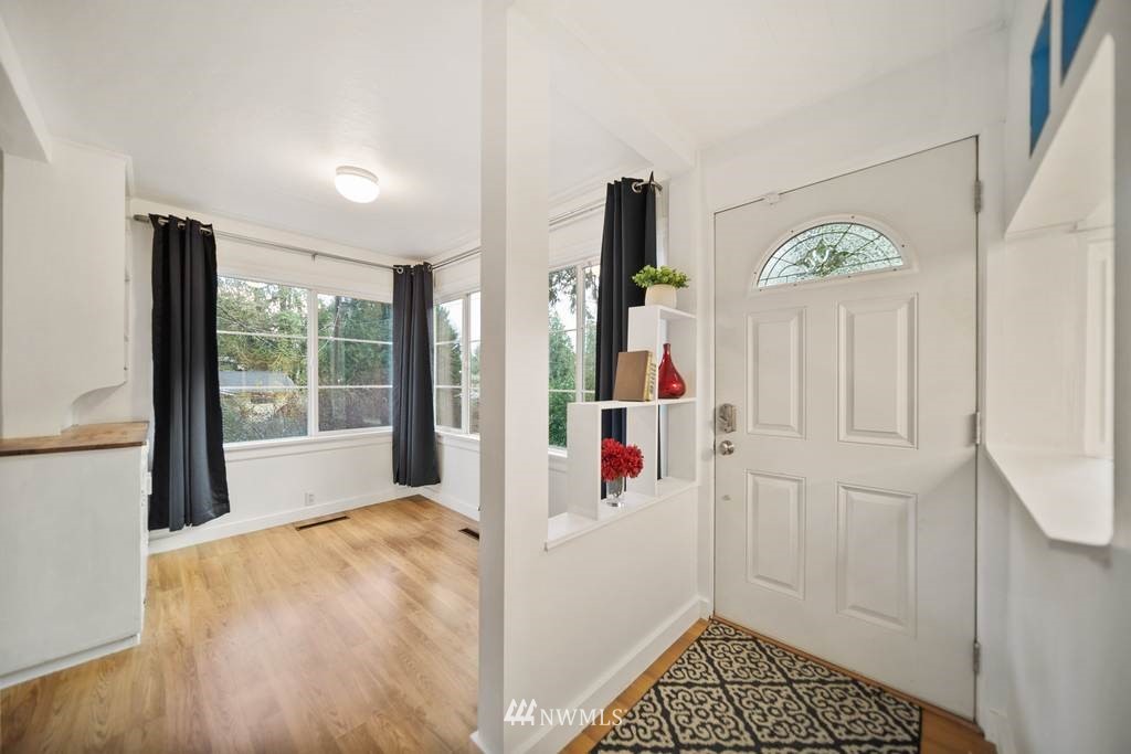 2737 Rocky Point Road Northwest Bremerton, WA 98312 - Photo 9 of 32 Gallery Image 9