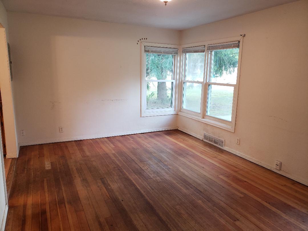 212 North 23rd Street Springfield, MI 49015 - Photo 3 of 12 23 Bedroom 1