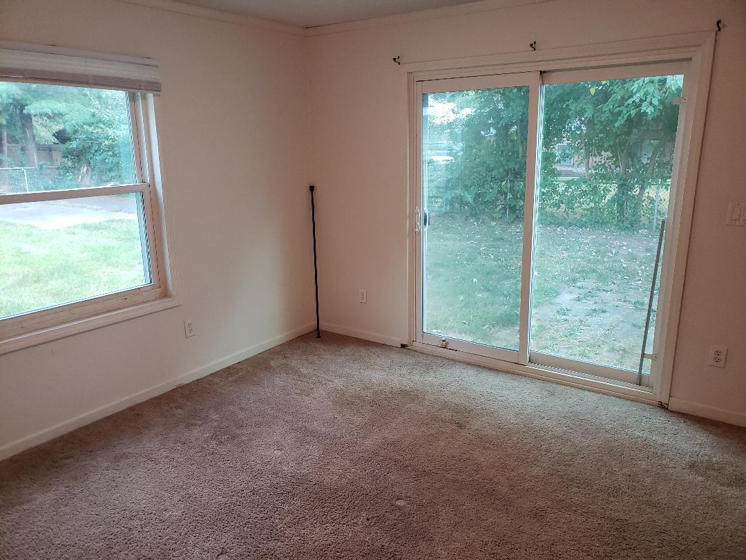 212 North 23rd Street Springfield, MI 49015 - Photo 4 of 12 23 Living Room