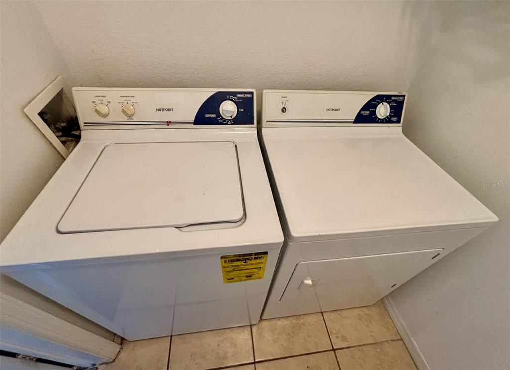 7320 Westpointe Boulevard, Unit 526 Orlando, FL 32835 - Photo 20 of 20 a utility room with dryer and washer