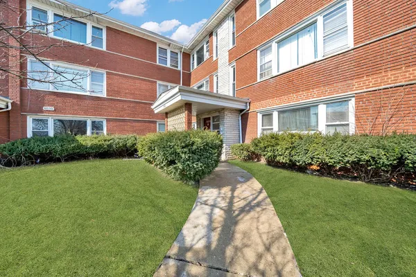 $129,900 | 8020 South Pulaski Road, Unit 3W, Chicago, IL 60652