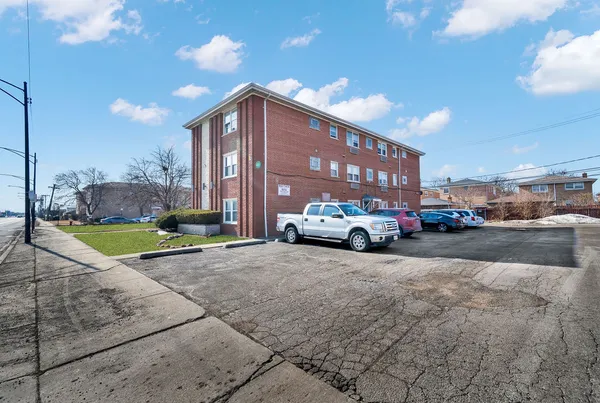 $129,900 | 8020 South Pulaski Road, Unit 3W, Chicago, IL 60652