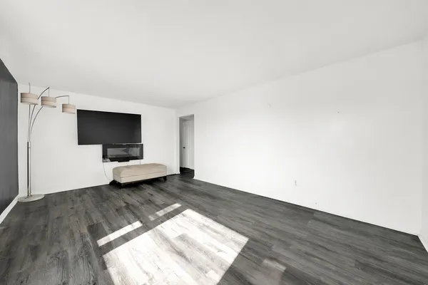$129,900 | 8020 South Pulaski Road, Unit 3W, Chicago, IL 60652