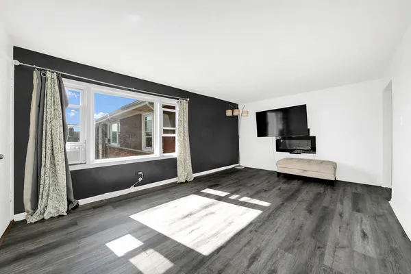 $129,900 | 8020 South Pulaski Road, Unit 3W, Chicago, IL 60652