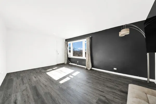 $129,900 | 8020 South Pulaski Road, Unit 3W, Chicago, IL 60652