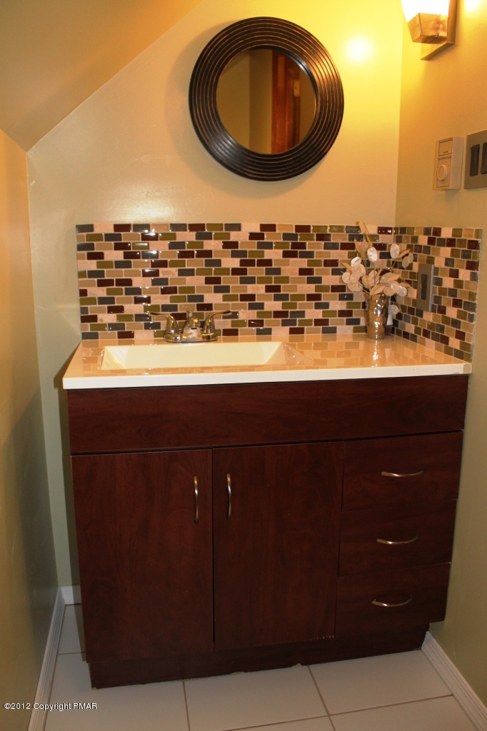 2189 Village Road Effort, PA 18330 - Photo 17 of 23 Half Bath