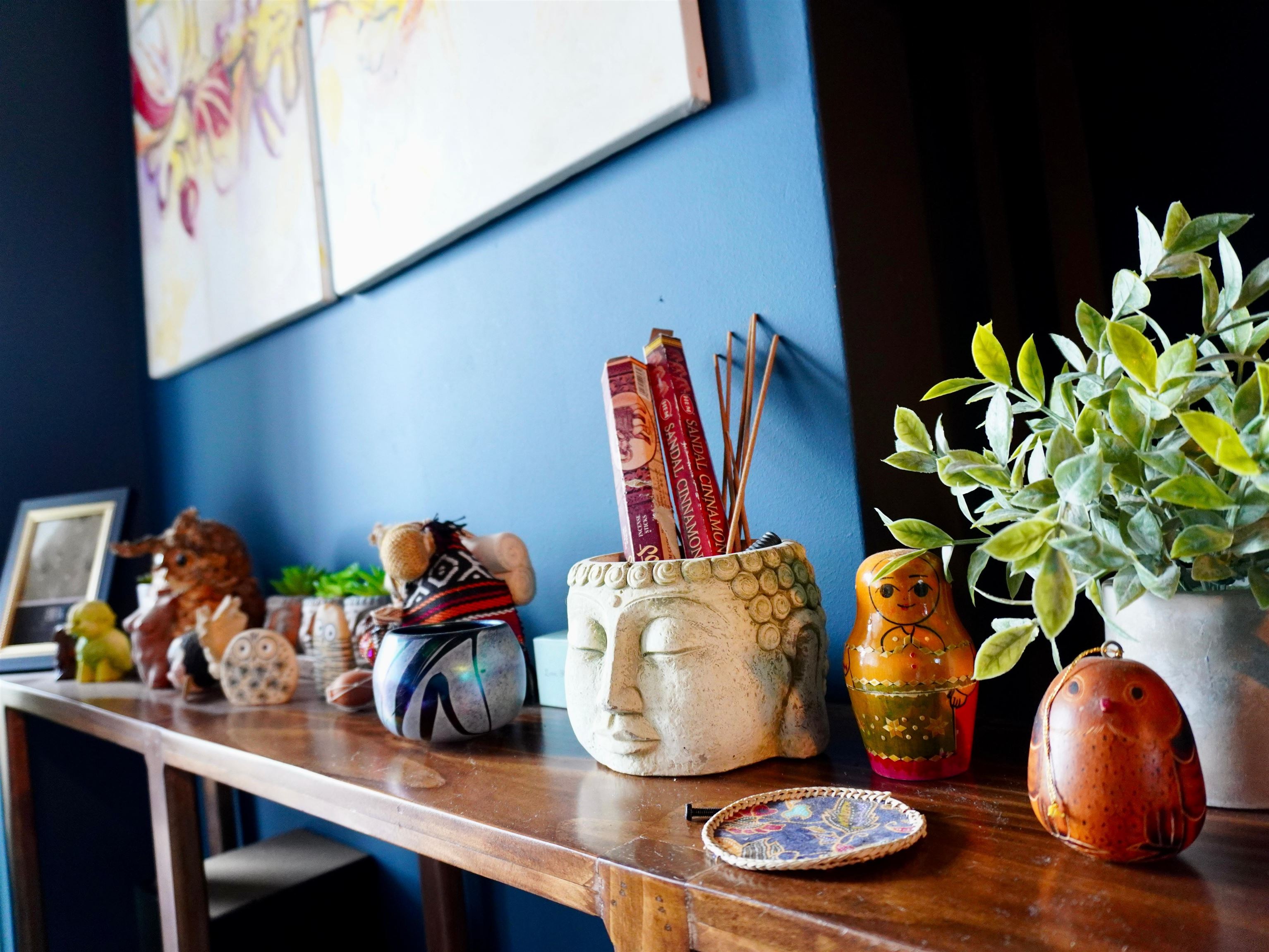 6040 Boulevard East, Unit 6B West New York, NJ 07093 - Photo 9 of 32 a table with a vase and flowers on it
