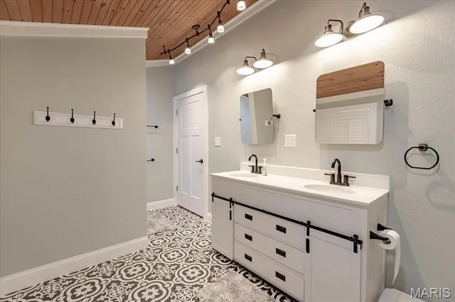 $1,049,999 | 7644 Highway 17, Houston, MO 65483