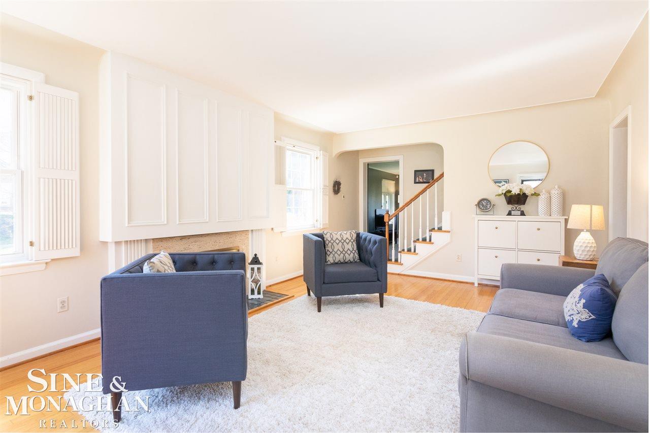 1489 Hampton Road Grosse Pointe, MI 48236 - Photo 5 of 16 31378011-4.JPG