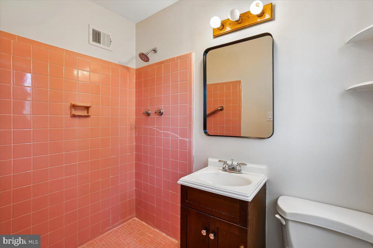 10701 Brunswick Avenue Silver Spring, MD 20902 - Photo 21 of 50 Primary Bathroom