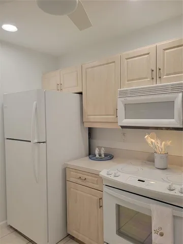 $5,000 | 220 Santa Maria Street, Unit 442, Venice, FL 34285