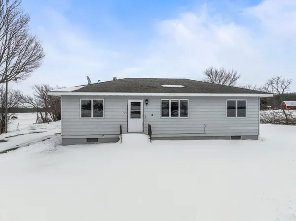 $375,000 | 7320 90th Street Southeast, Stewartville, MN 55976