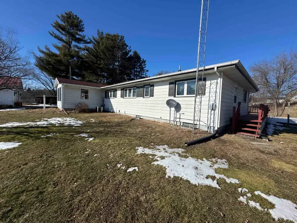 $249,900 | W10035 Highway 82, Elroy, WI 53929