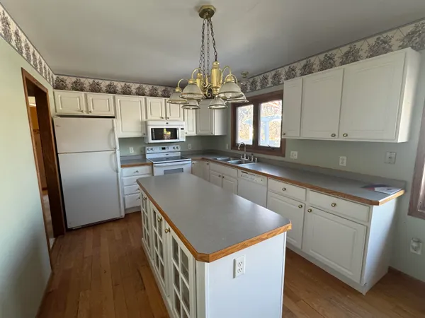 $249,900 | W10035 Highway 82, Elroy, WI 53929