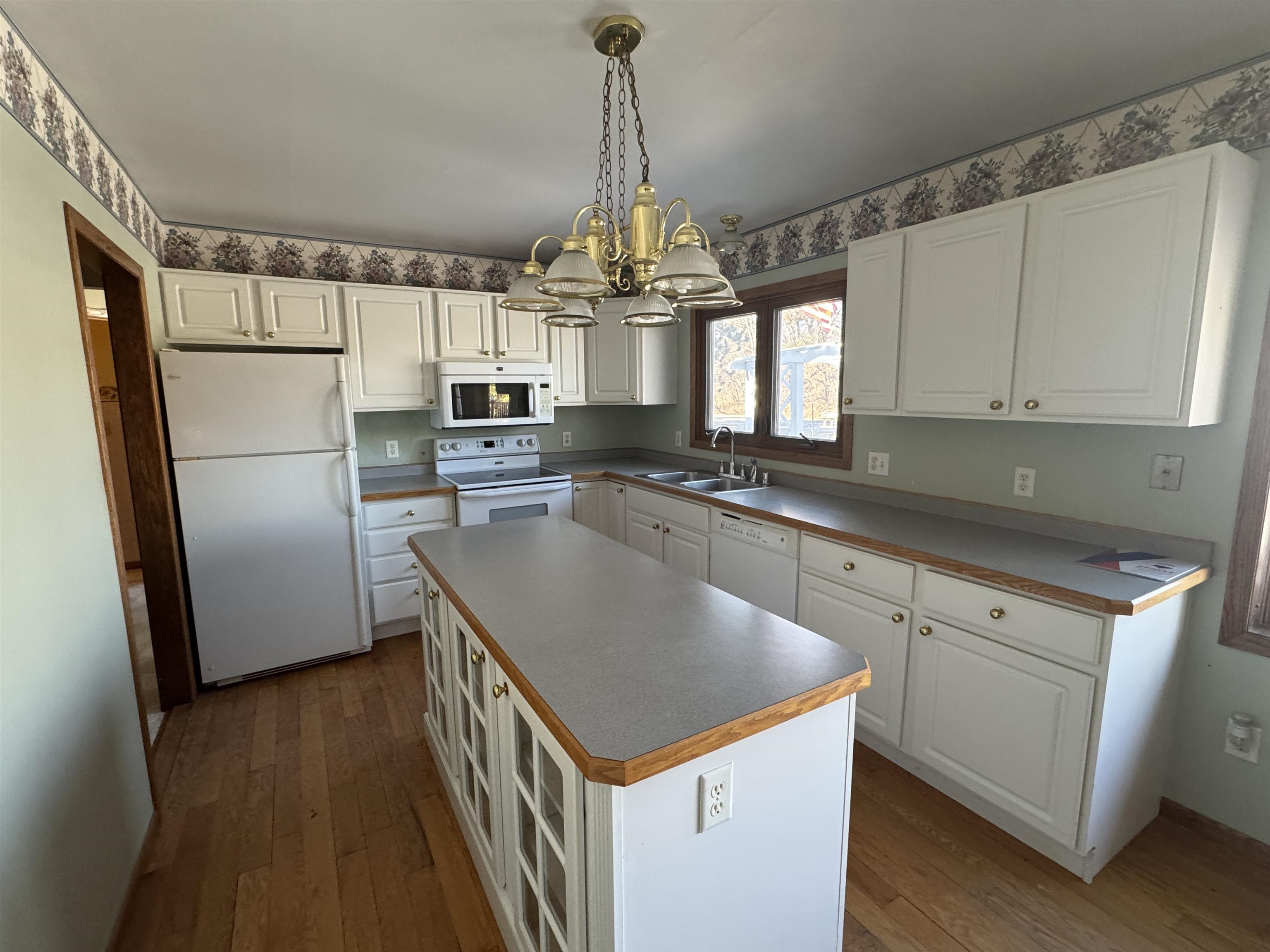 W10035 Highway 82 Elroy, WI 53929 - Photo 5 of 49