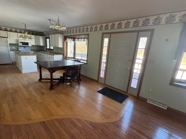 $249,900 | W10035 Highway 82, Elroy, WI 53929