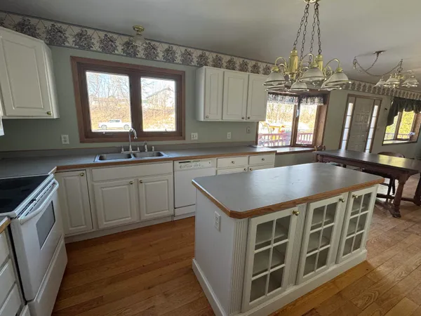 $249,900 | W10035 Highway 82, Elroy, WI 53929