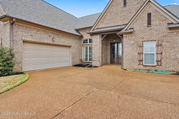 $365,000 | 2874 Oxford Circle, Southaven, MS 38672