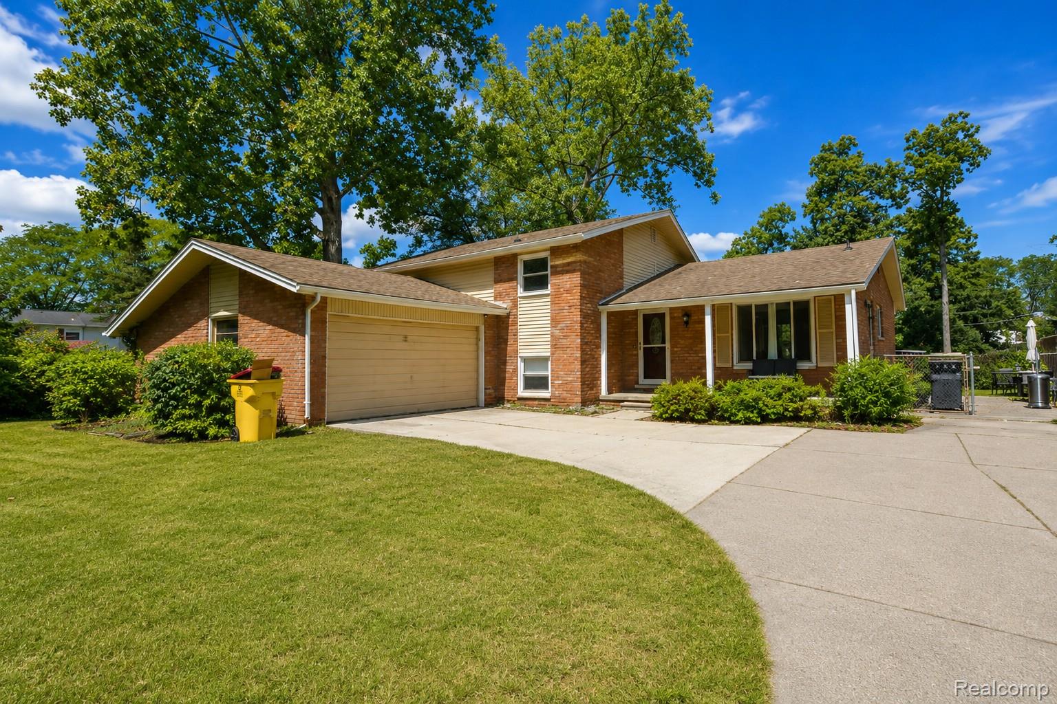 8522 Hampton Road Grosse Ile, MI 48138 - Photo 3 of 48 front garage.jpg