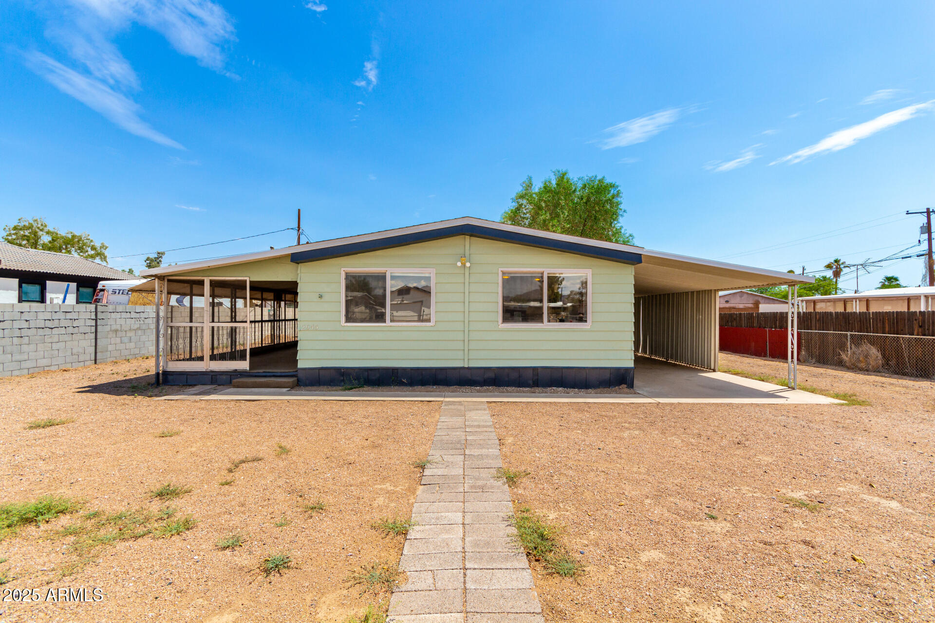 2945 West 9th Place Apache Junction, AZ 85120 - Photo 3 of 23 a backyard of a house