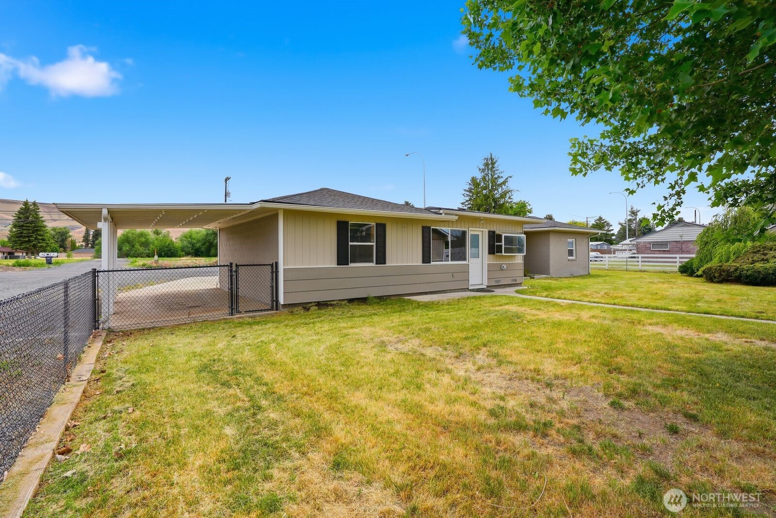 4101 Ahtanum Road Yakima, WA 98903 - Photo 19 of 38