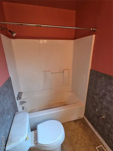 $164,900 | 1 Silverwoods Lane, Fenton, MO 63026