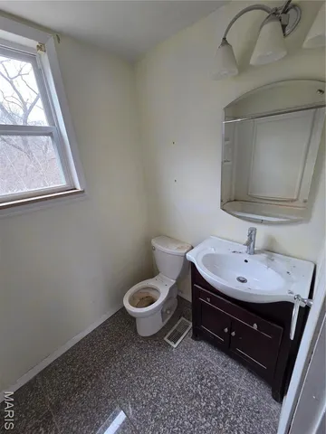 $164,900 | 1 Silverwoods Lane, Fenton, MO 63026