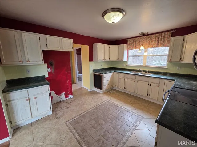 $164,900 | 1 Silverwoods Lane, Fenton, MO 63026