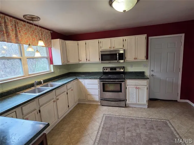 $164,900 | 1 Silverwoods Lane, Fenton, MO 63026