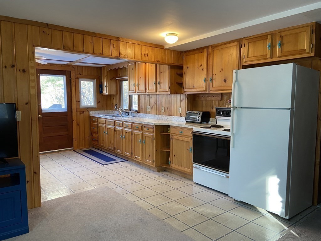55 Island Road Holland, MA 01521 - Photo 6 of 34 Gallery Image 6
