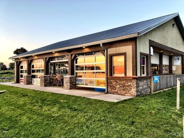 $1,000,000 | 7147 Lake Bluff Road, Huron, NY 14590